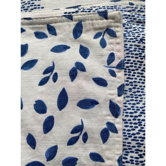 Simple Botanical Reverse Abstract Design 4 Table Placemats - Picture 4 of 8